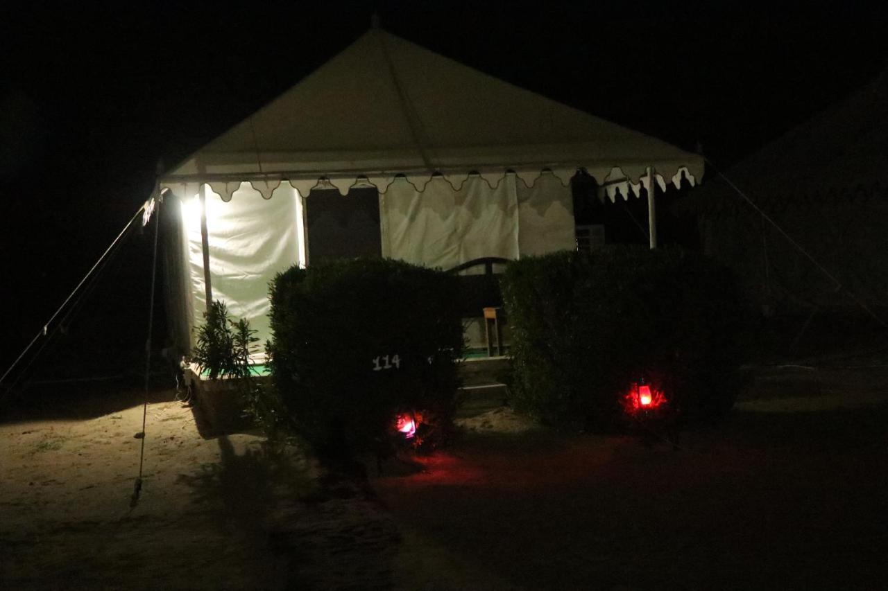 Sunny Desert Camp Kuri Luaran gambar