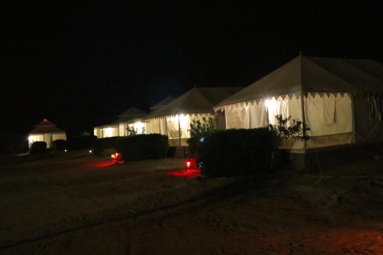Sunny Desert Camp Kuri Luaran gambar