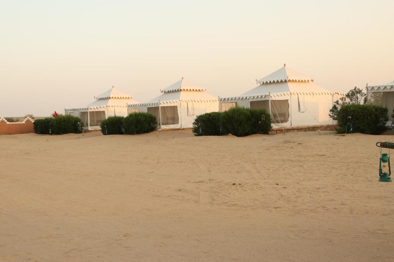 Sunny Desert Camp Kuri Luaran gambar