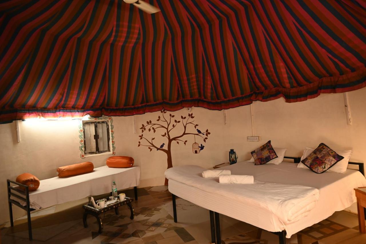 Sunny Desert Camp Kuri Luaran gambar