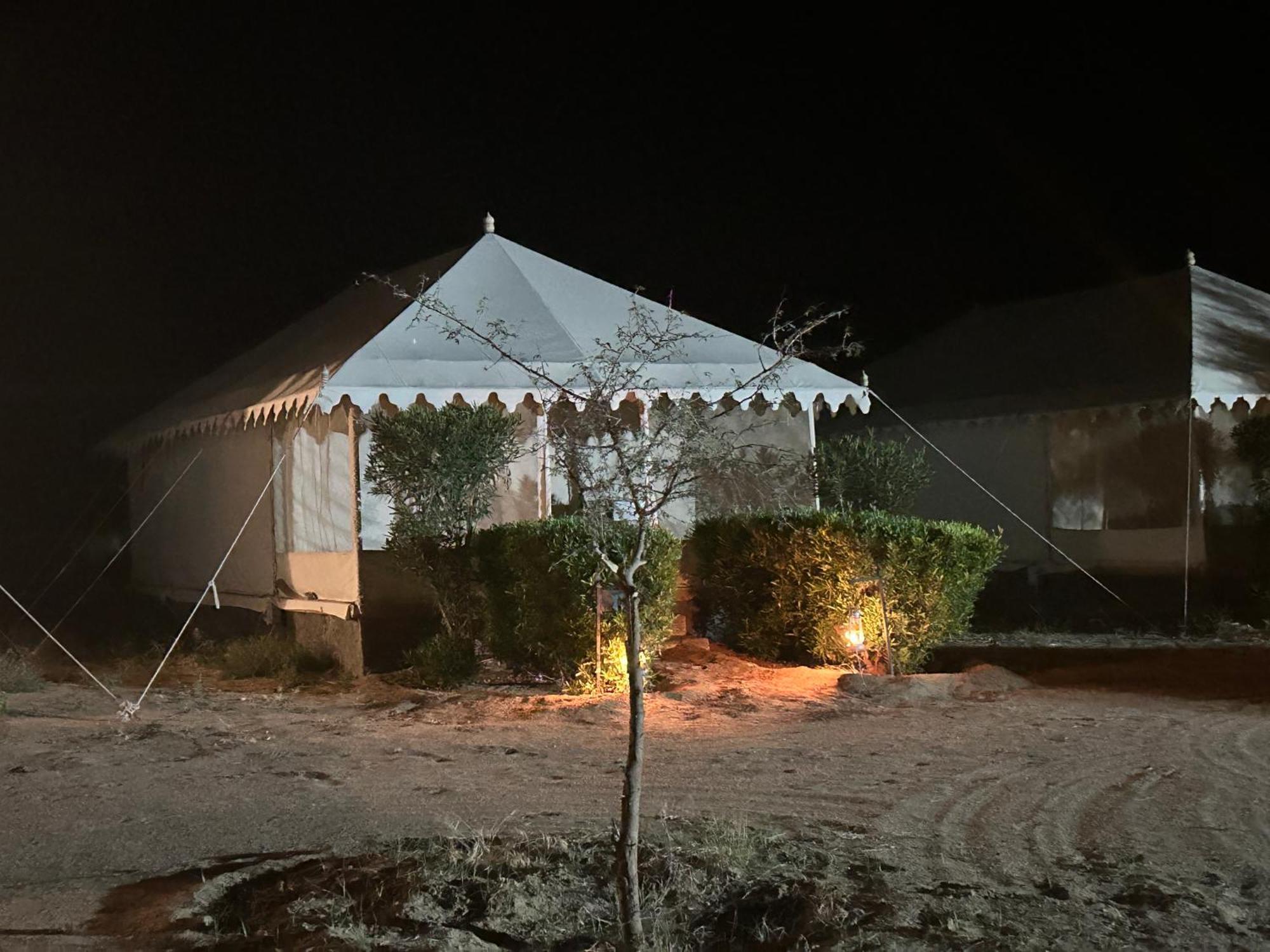 Sunny Desert Camp Kuri Luaran gambar