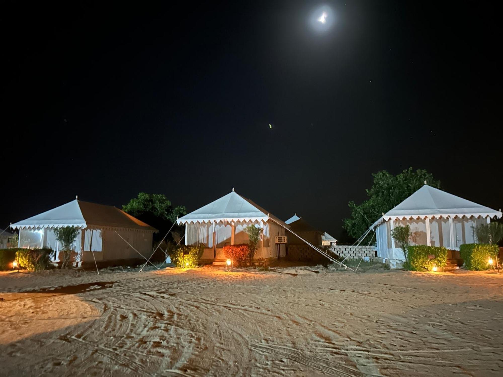 Sunny Desert Camp Kuri Luaran gambar