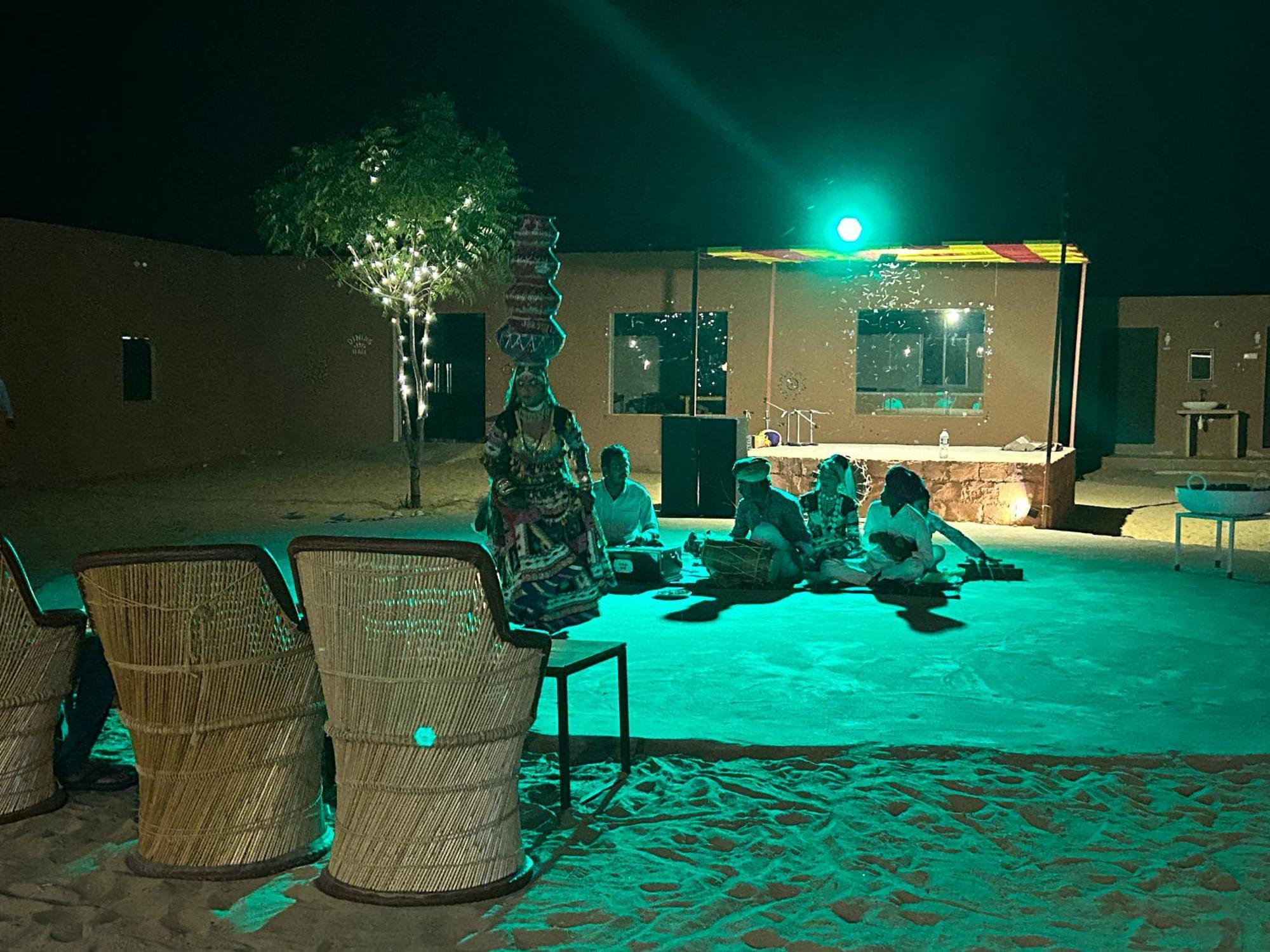 Sunny Desert Camp Kuri Luaran gambar