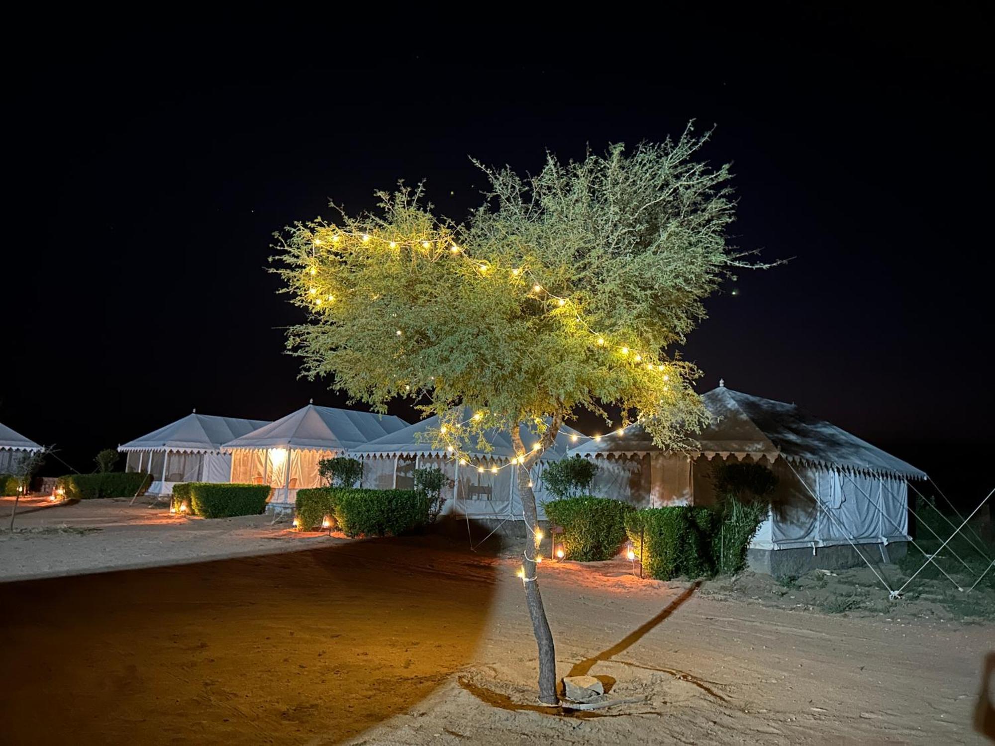 Sunny Desert Camp Kuri Luaran gambar