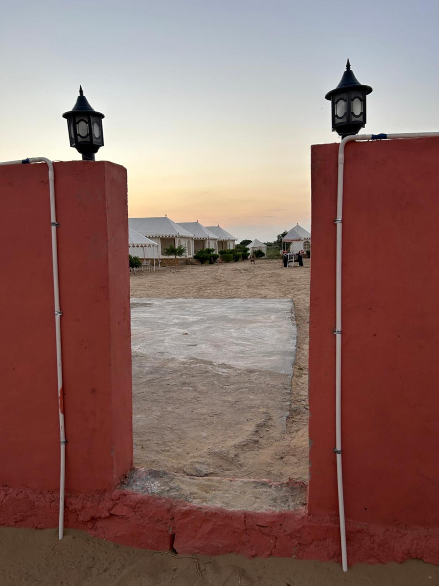 Sunny Desert Camp Kuri Luaran gambar