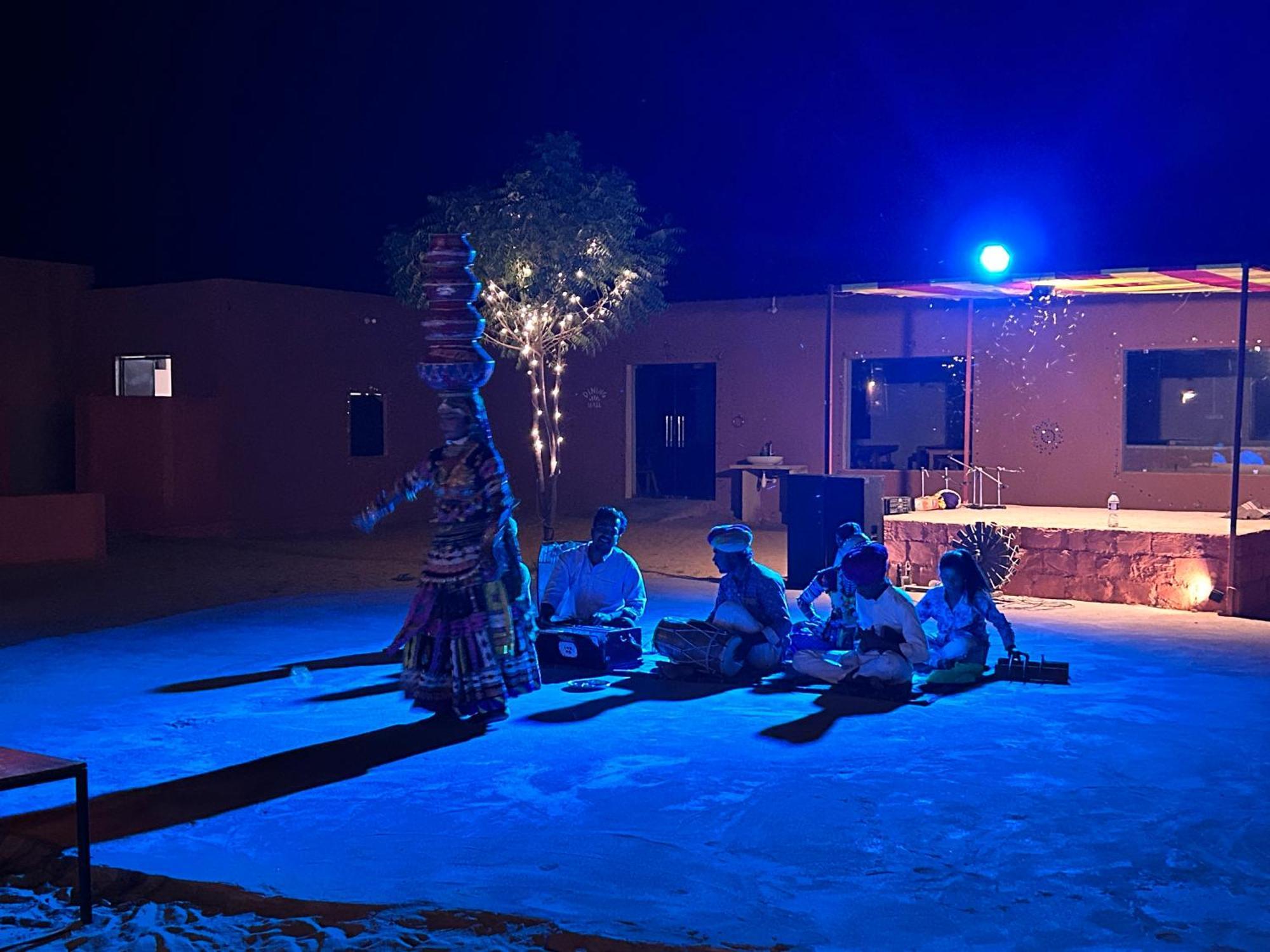 Sunny Desert Camp Kuri Luaran gambar