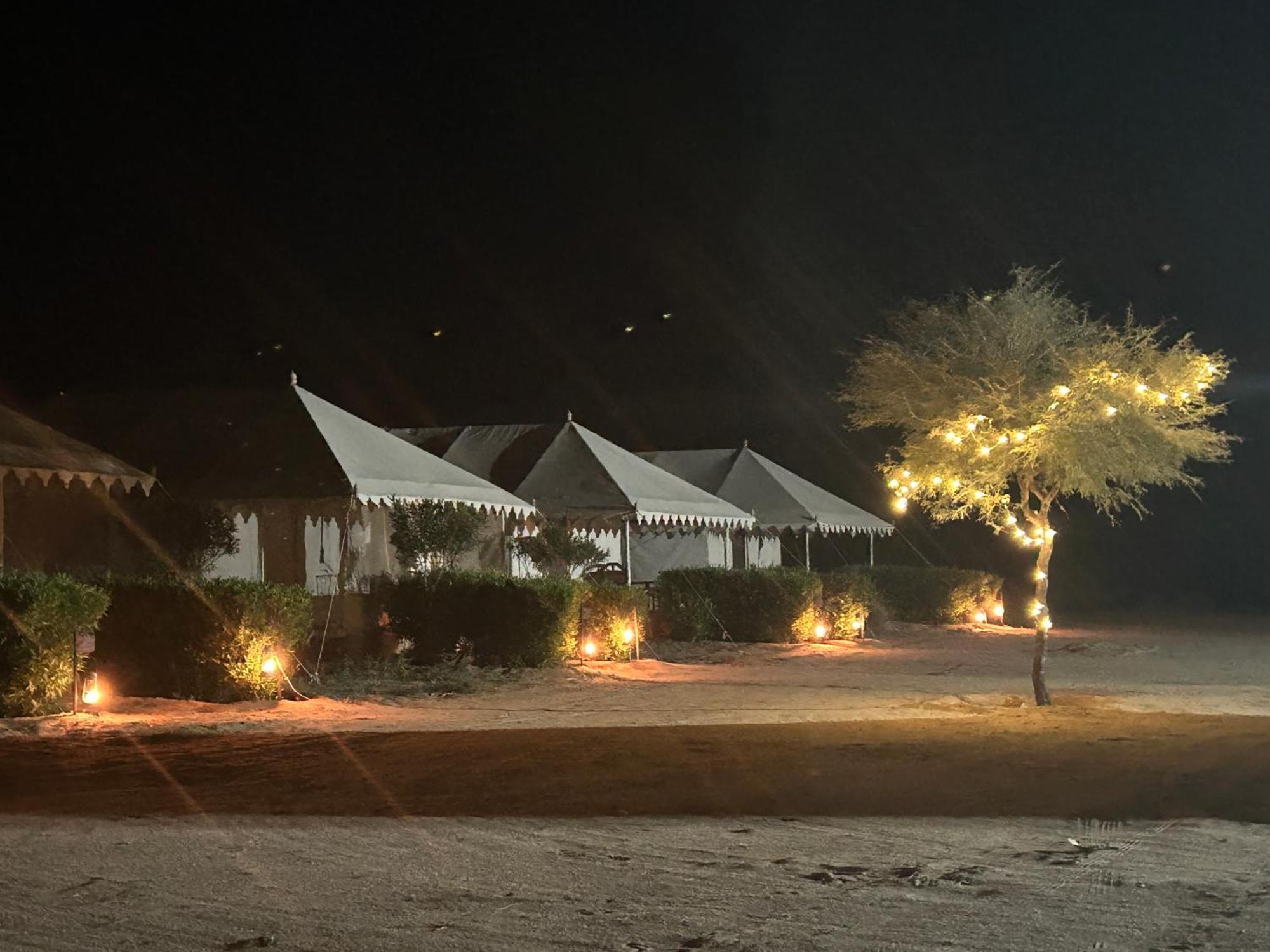 Sunny Desert Camp Kuri Luaran gambar