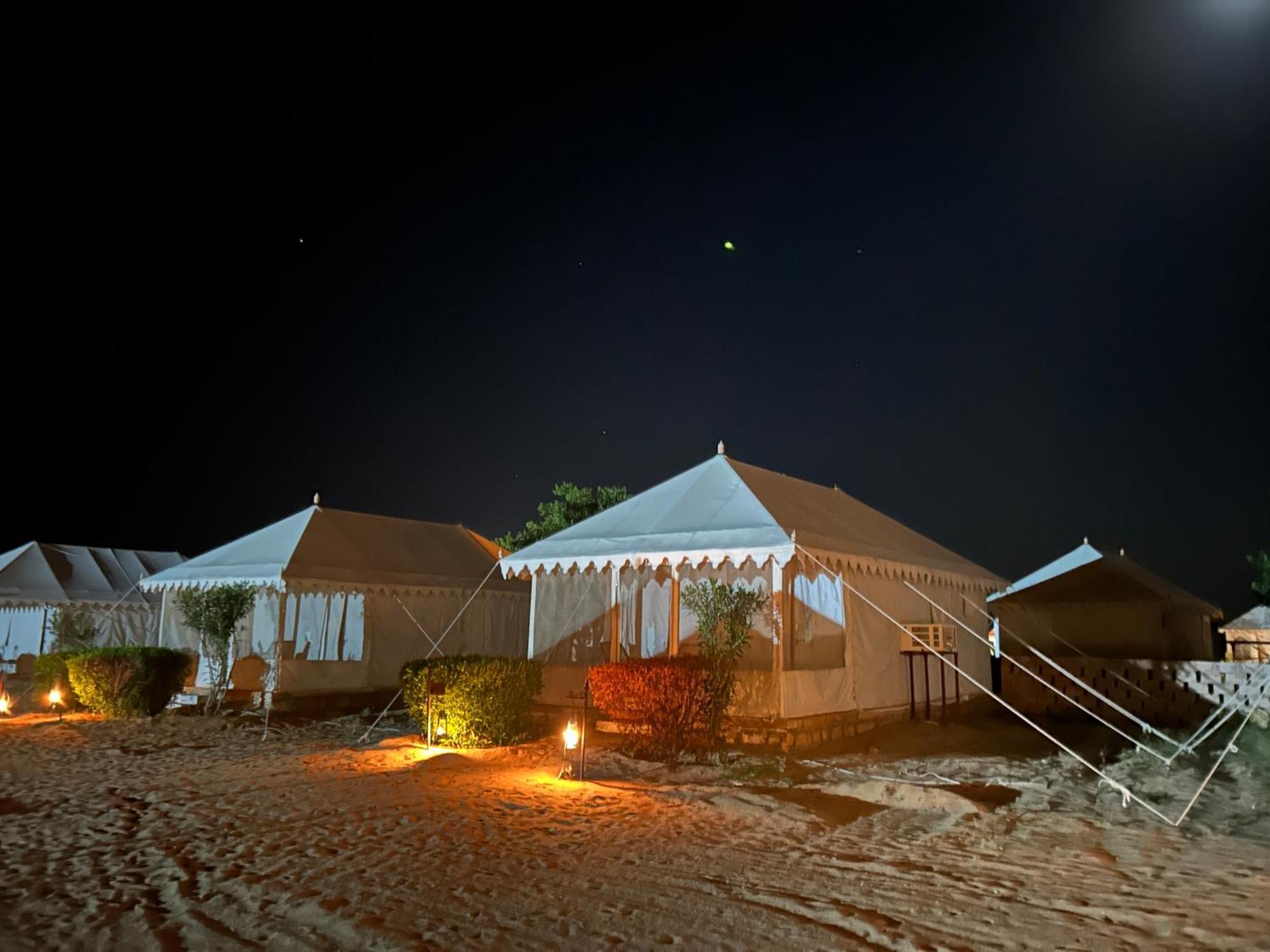 Sunny Desert Camp Kuri Luaran gambar