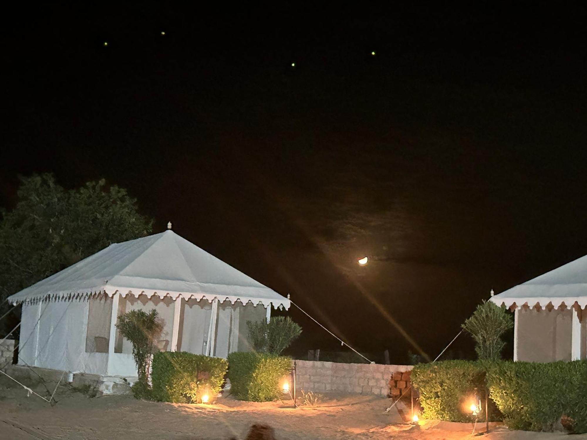 Sunny Desert Camp Kuri Luaran gambar