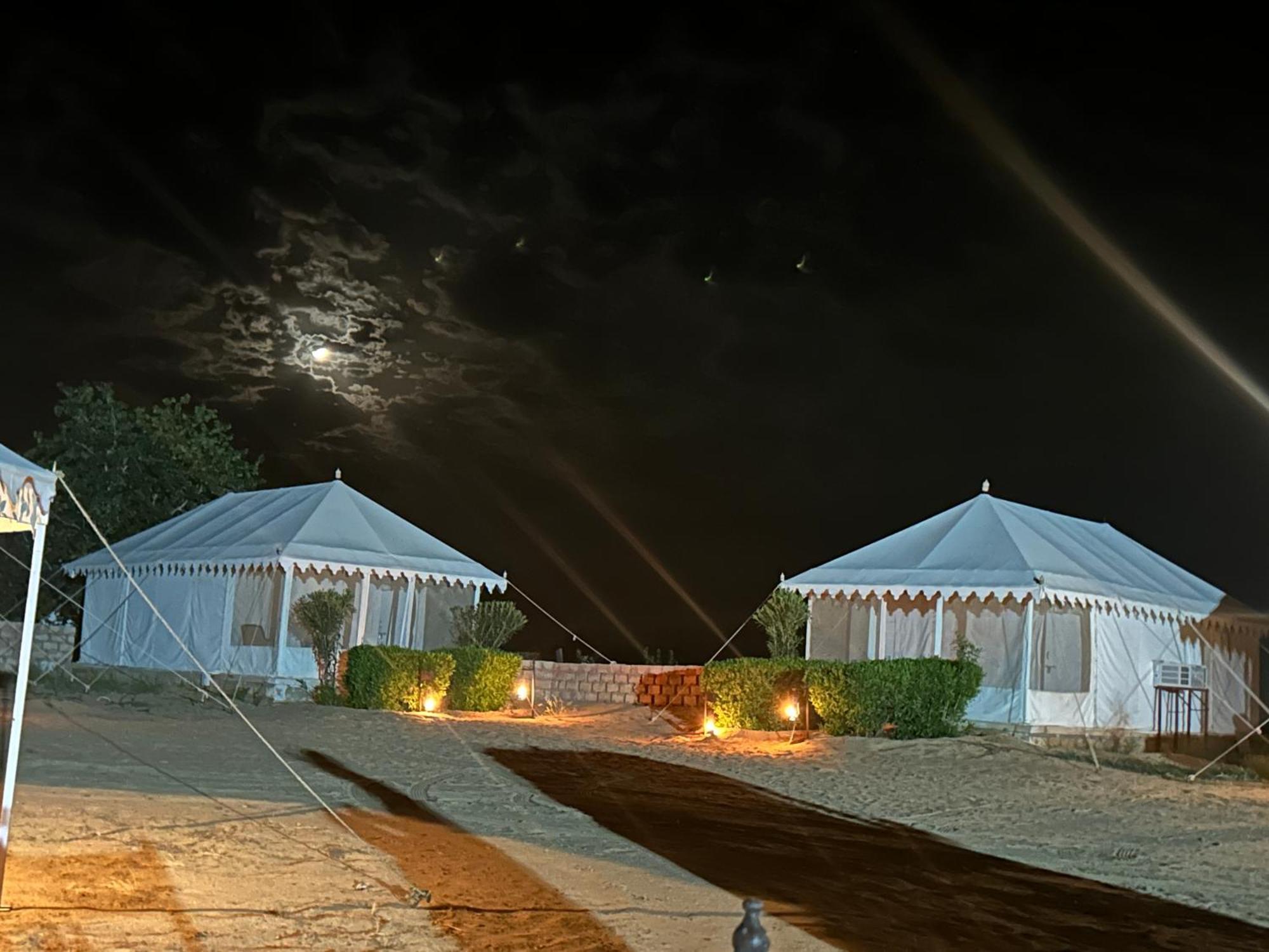 Sunny Desert Camp Kuri Luaran gambar
